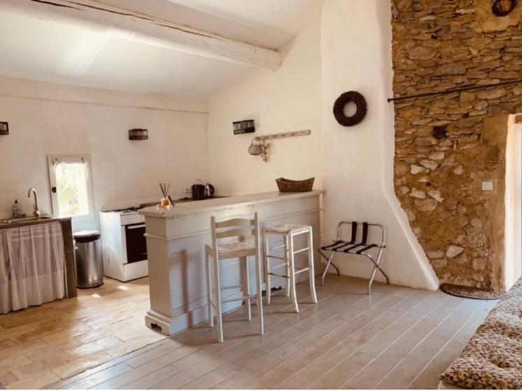 Bed and Breakfast Le Vieux Portail Saint-Saturnin-lès-Apt Zewnętrze zdjęcie